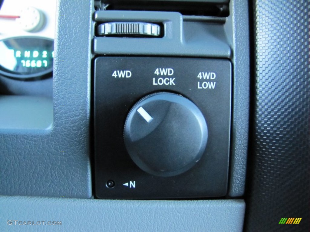 2007 Dodge Durango SXT 4x4 Controls Photo #56605218