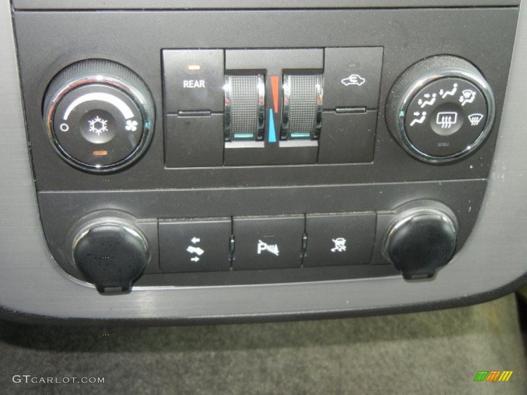 2009 Chevrolet Suburban LS Controls Photos