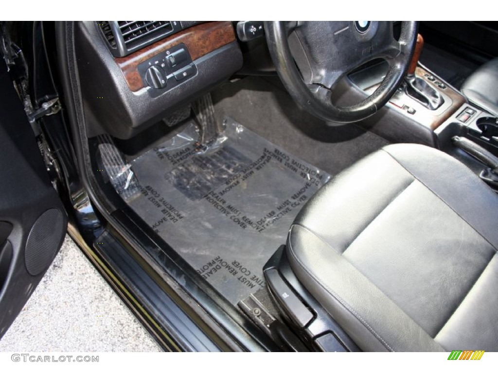 2001 3 Series 325i Sedan - Jet Black / Black photo #30