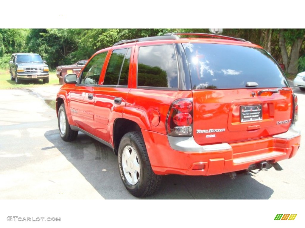 2002 TrailBlazer LS - Victory Red / Medium Oak photo #5