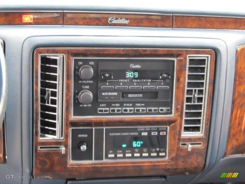 1992 Cadillac Brougham Sedan Audio System Photo #56614289