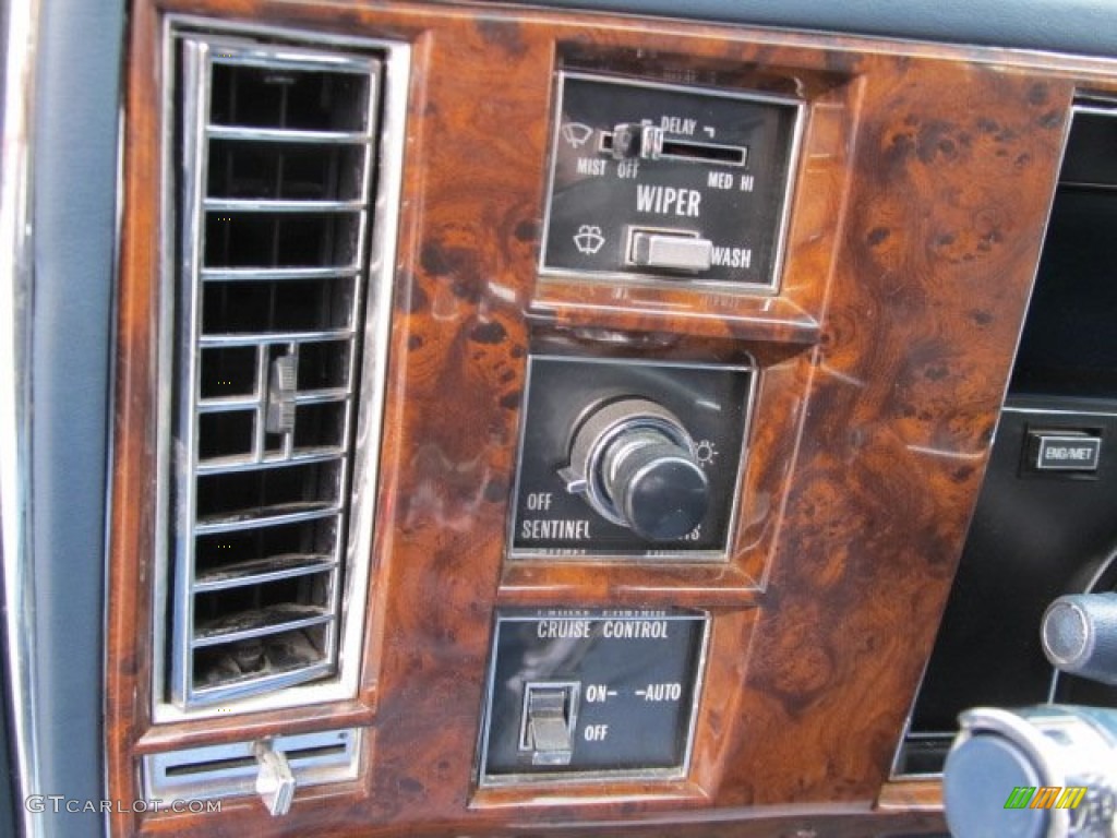 1992 Cadillac Brougham Sedan Controls Photo #56614322