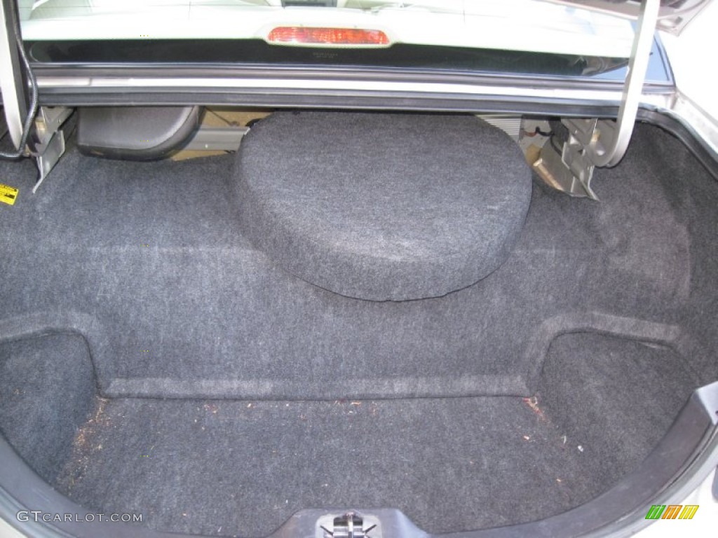 1999 Lincoln Town Car Signature Trunk Photo #56614913
