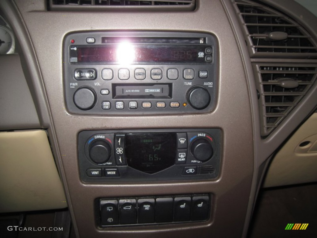 2002 Rendezvous CXL AWD - Bright White / Medium Oak photo #22