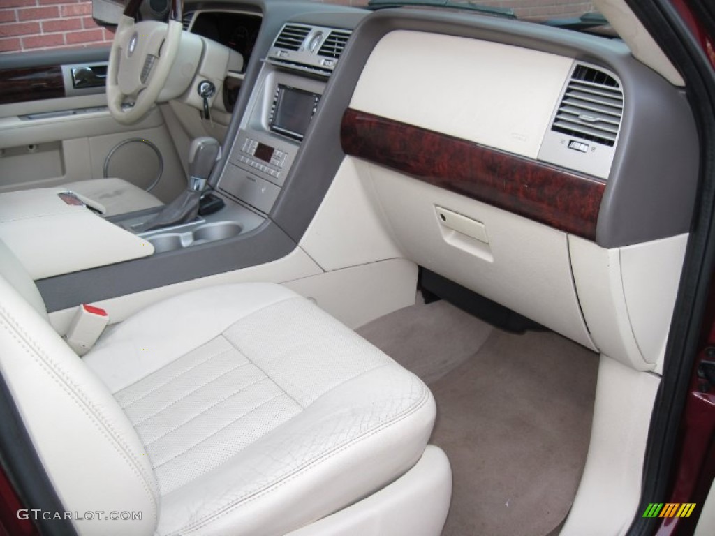 2004 Navigator Luxury 4x4 - Merlot Red Metallic / Light Parchment photo #16
