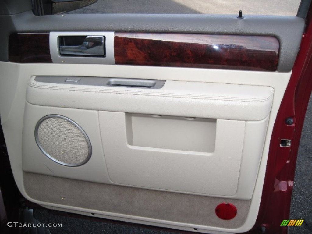 2004 Navigator Luxury 4x4 - Merlot Red Metallic / Light Parchment photo #37