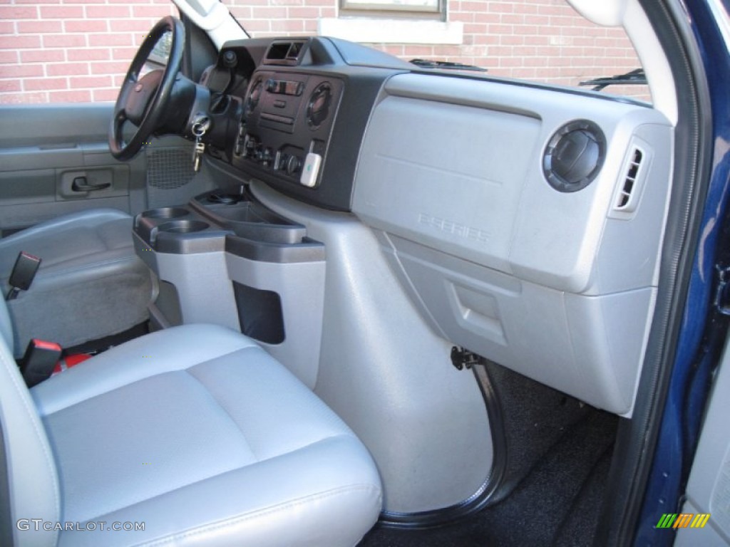 2009 E Series Van E350 Super Duty XLT Passenger - Dark Blue Pearl / Medium Flint photo #16