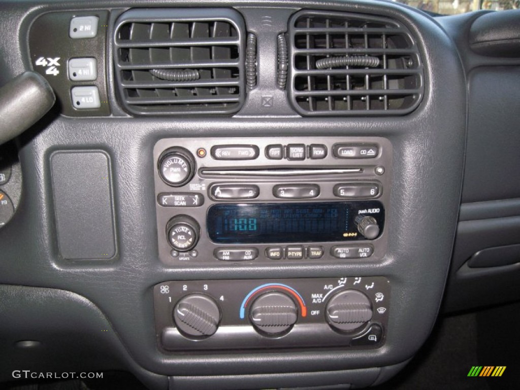 2002 Sonoma SLS Crew Cab 4x4 - Onyx Black / Graphite photo #19