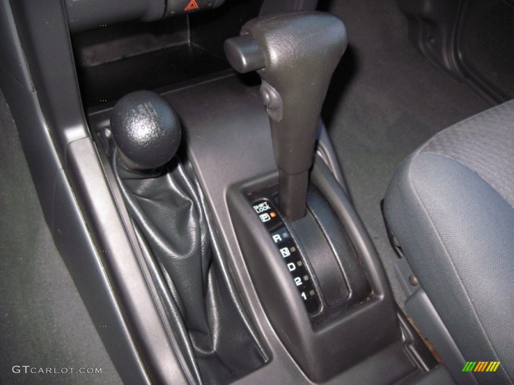 2004 Xterra XE 4x4 - Thermal Red Metallic / Charcoal photo #19