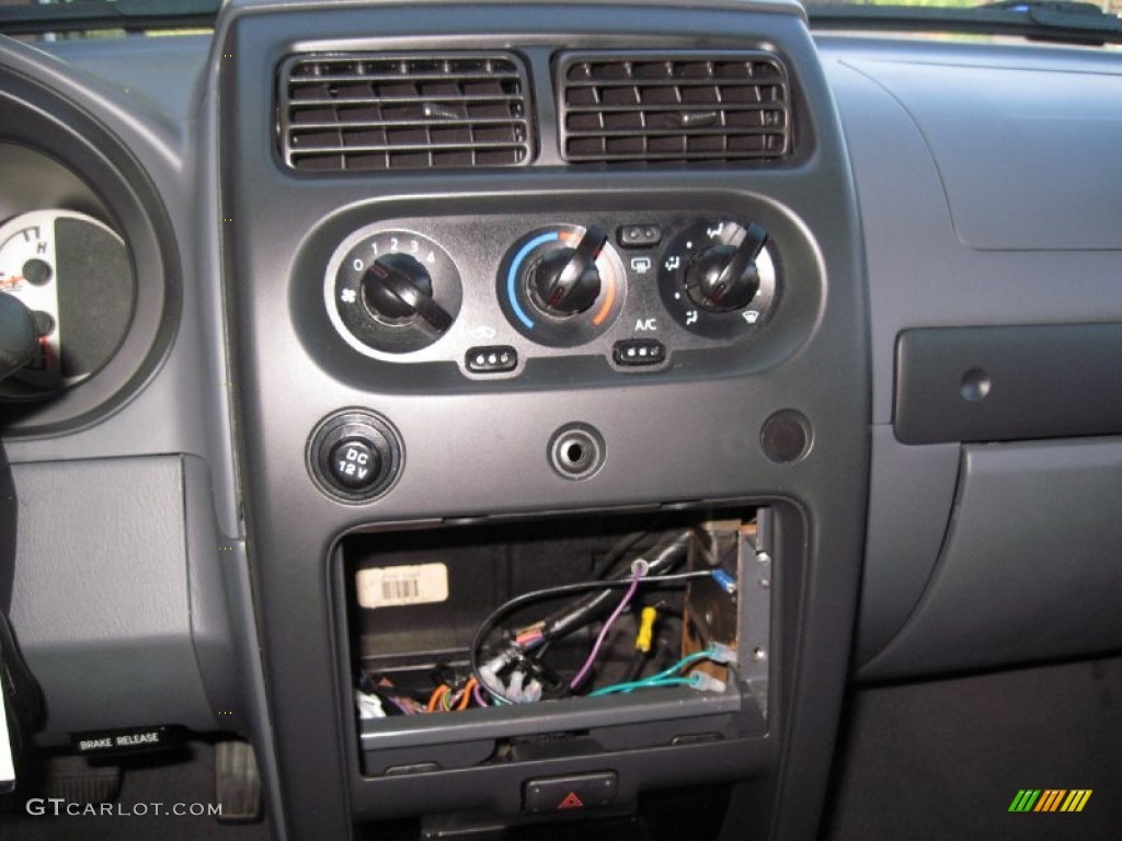 2004 Xterra XE 4x4 - Thermal Red Metallic / Charcoal photo #21