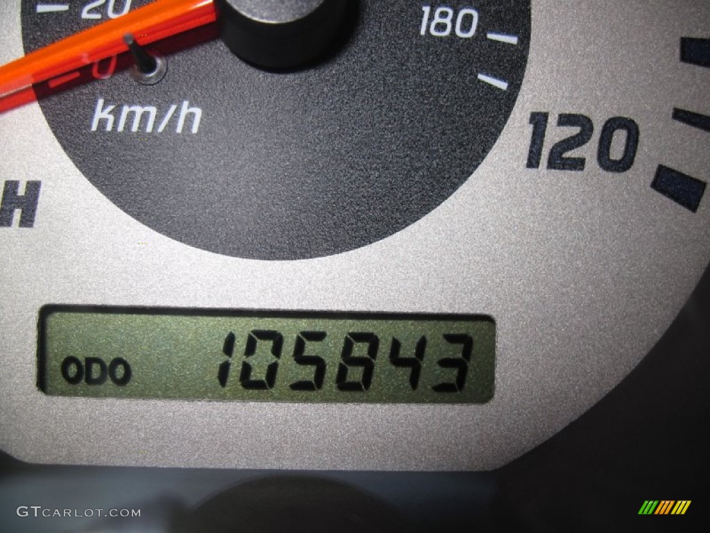 2004 Xterra XE 4x4 - Thermal Red Metallic / Charcoal photo #23