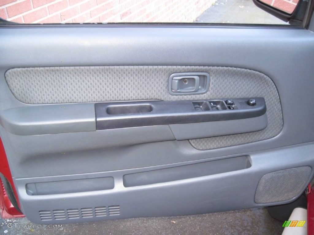 2004 Xterra XE 4x4 - Thermal Red Metallic / Charcoal photo #25