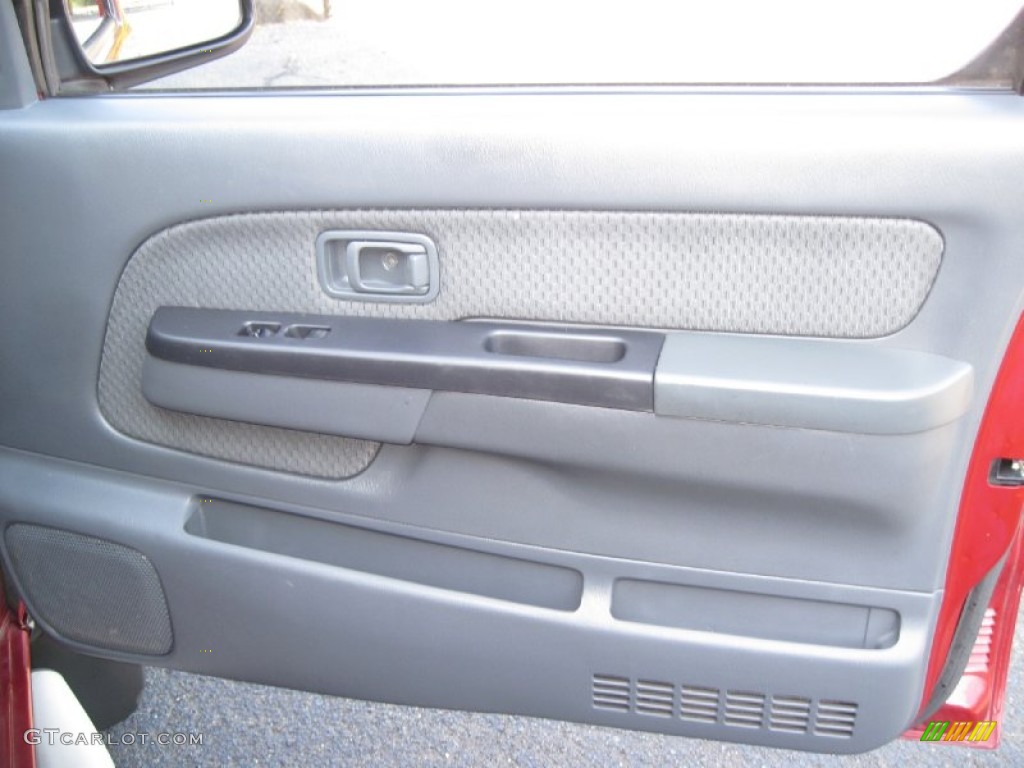 2004 Xterra XE 4x4 - Thermal Red Metallic / Charcoal photo #26