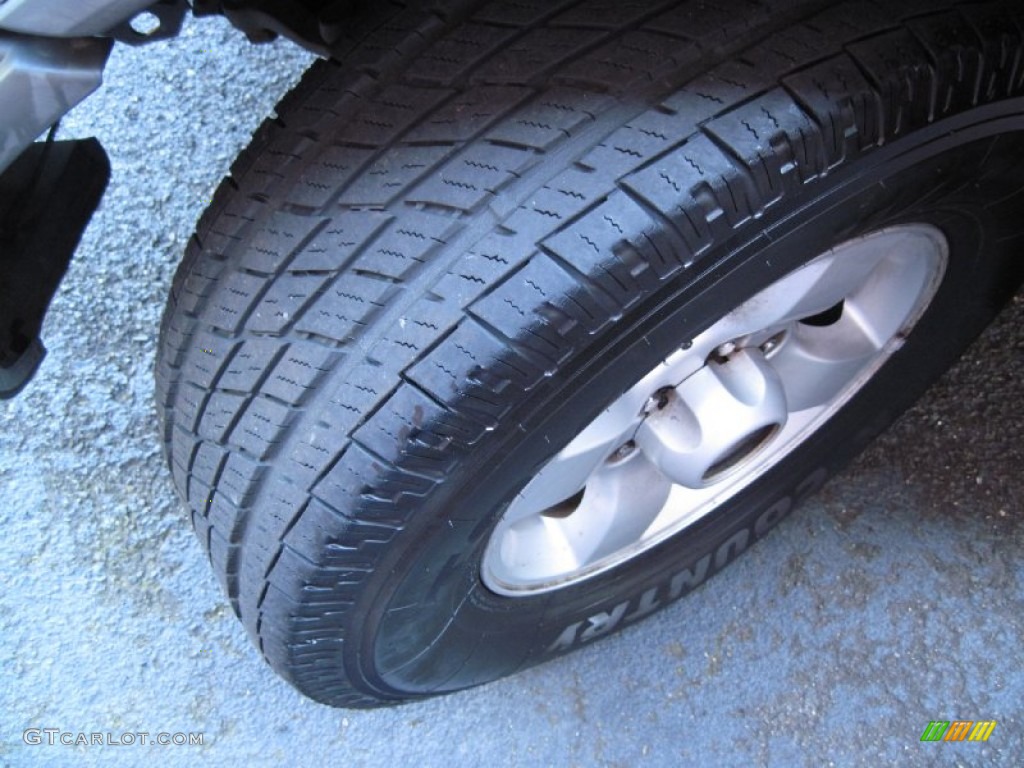 2004 Xterra XE 4x4 - Thermal Red Metallic / Charcoal photo #29