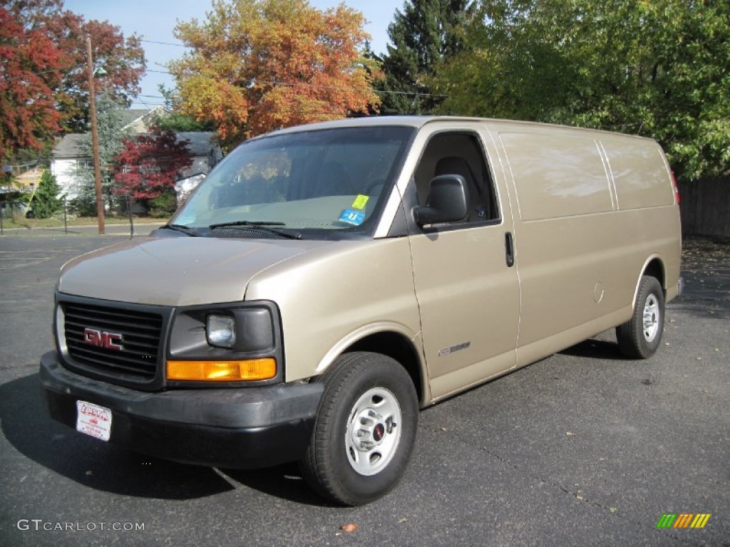 2005 Savana Van 3500 Extended Cargo - Sand Beige Metallic / Neutral photo #2