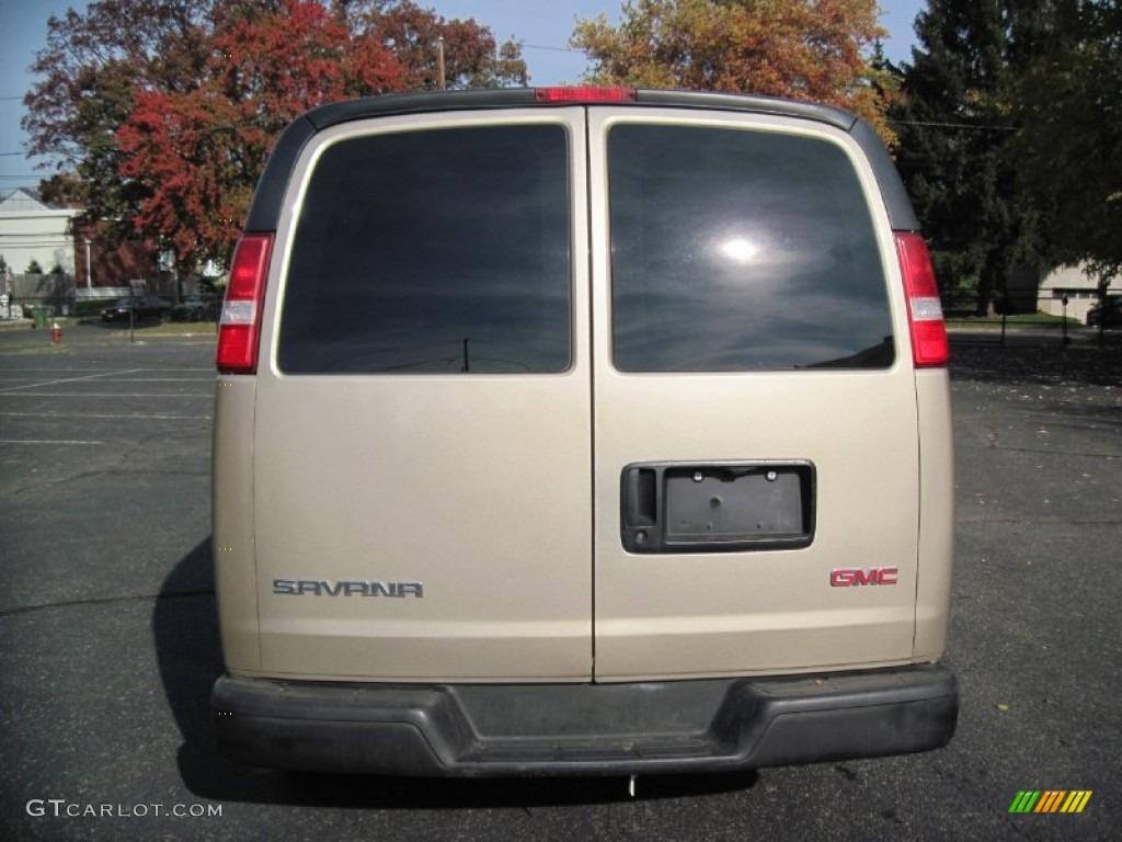 2005 Savana Van 3500 Extended Cargo - Sand Beige Metallic / Neutral photo #6