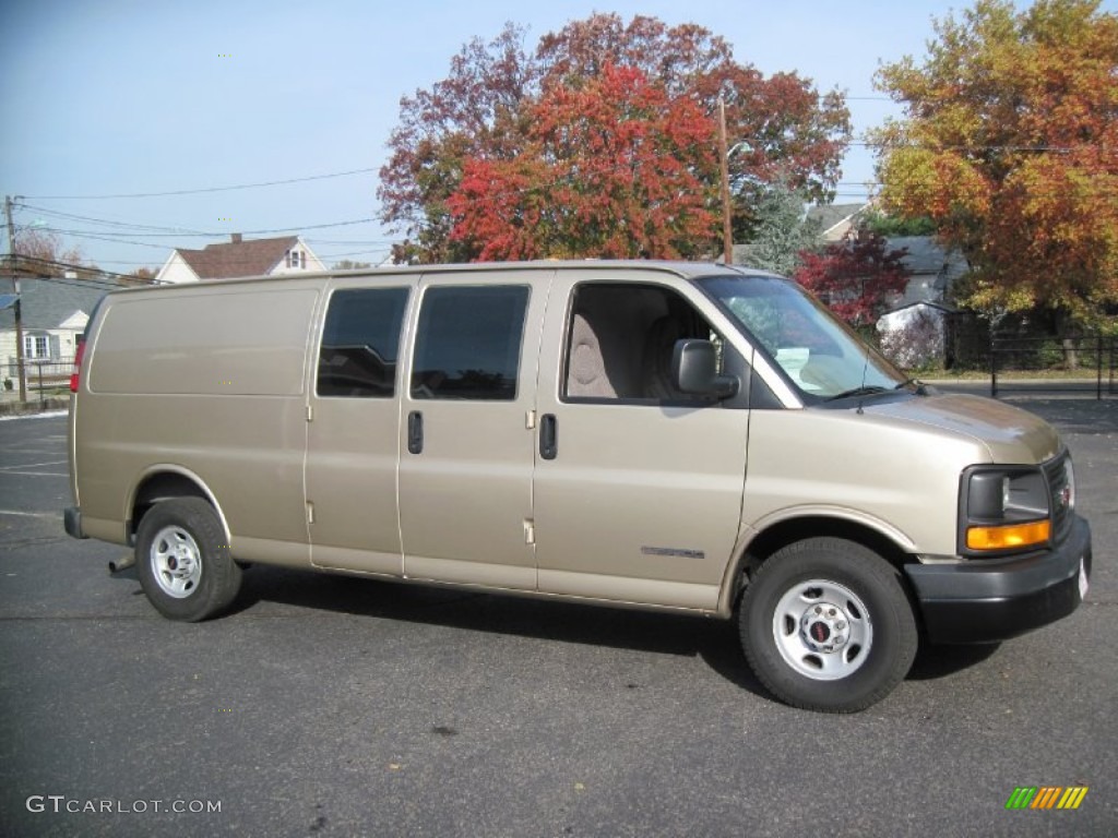 2005 Savana Van 3500 Extended Cargo - Sand Beige Metallic / Neutral photo #10