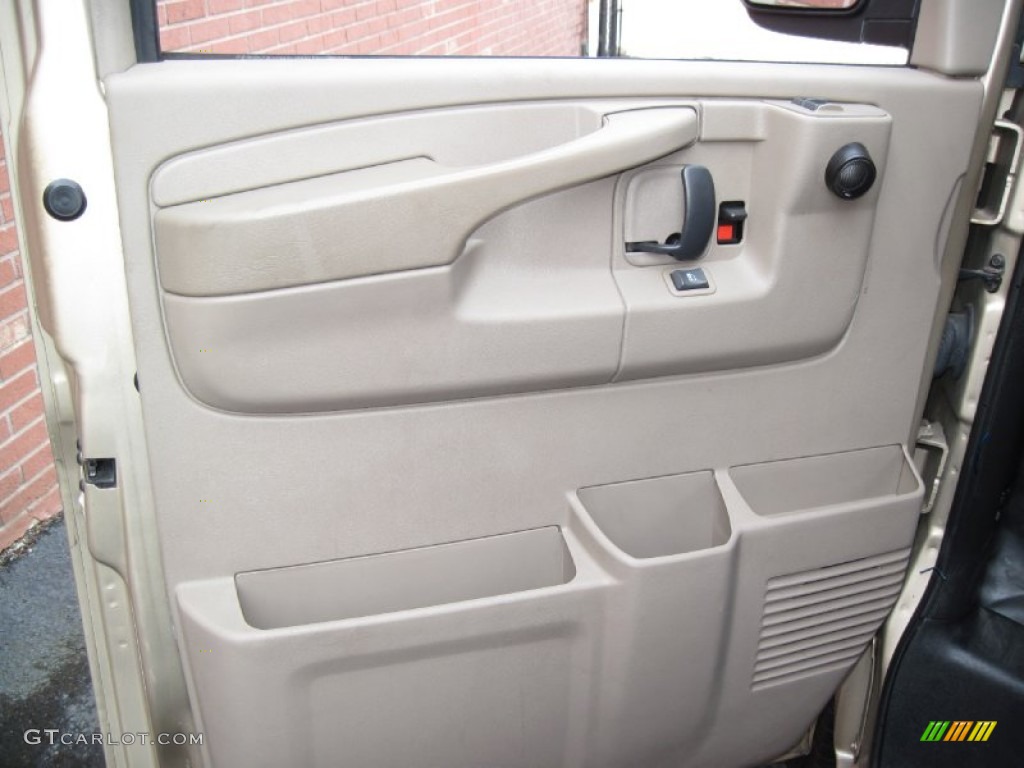 2005 Savana Van 3500 Extended Cargo - Sand Beige Metallic / Neutral photo #26