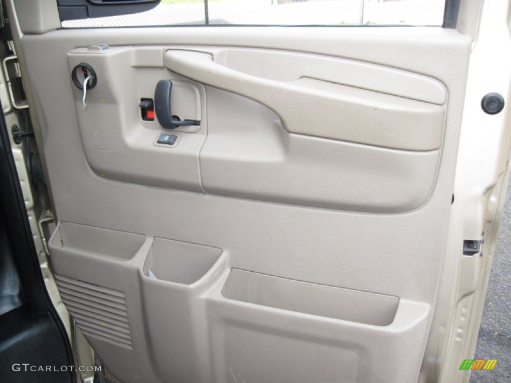 2005 Savana Van 3500 Extended Cargo - Sand Beige Metallic / Neutral photo #27