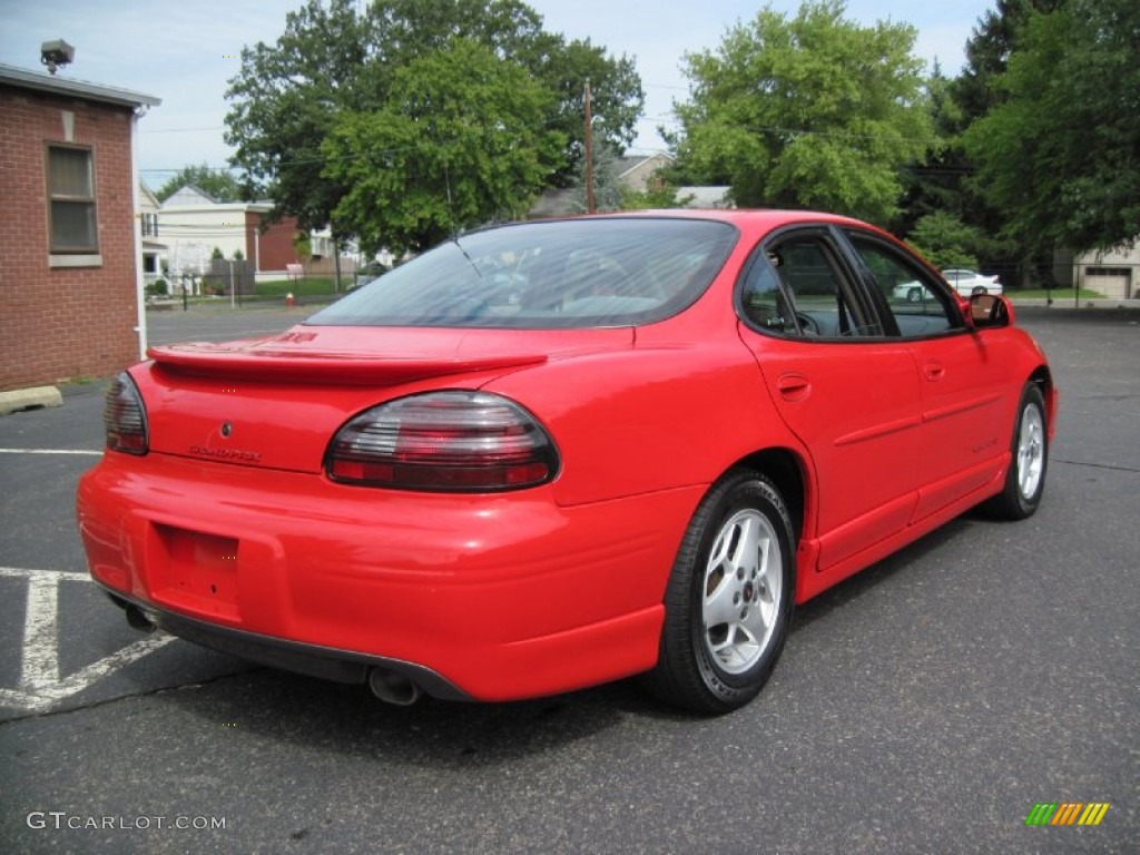 2002 Grand Prix GT Sedan - Bright Red / Gray photo #7