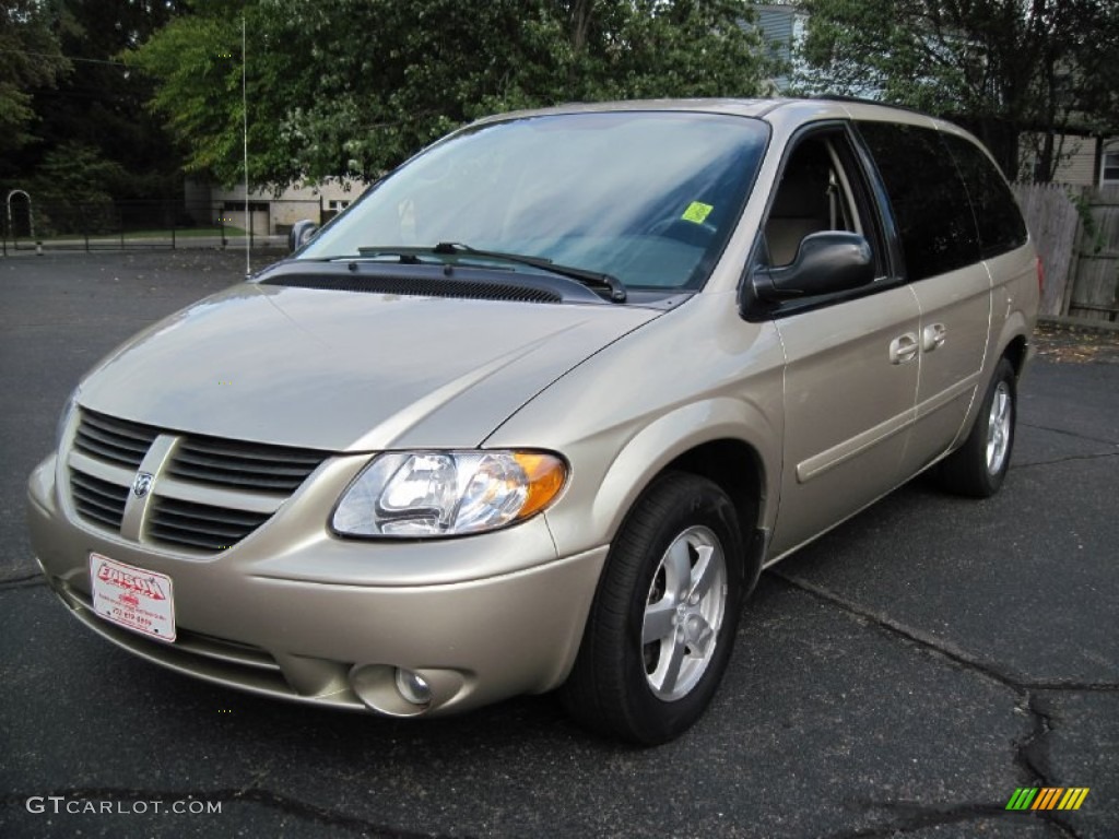 2007 Grand Caravan SXT - Linen Gold Metallic / Dark Khaki/Light Graystone photo #2