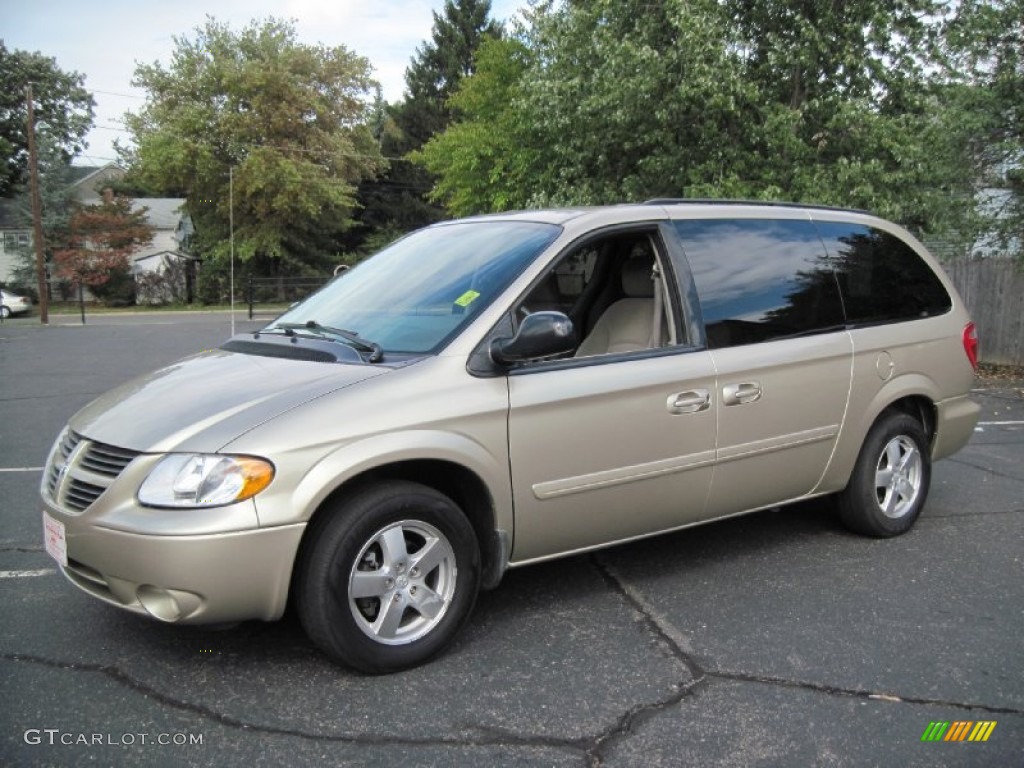 2007 Grand Caravan SXT - Linen Gold Metallic / Dark Khaki/Light Graystone photo #3