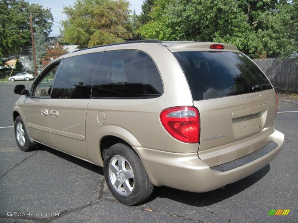 2007 Grand Caravan SXT - Linen Gold Metallic / Dark Khaki/Light Graystone photo #6