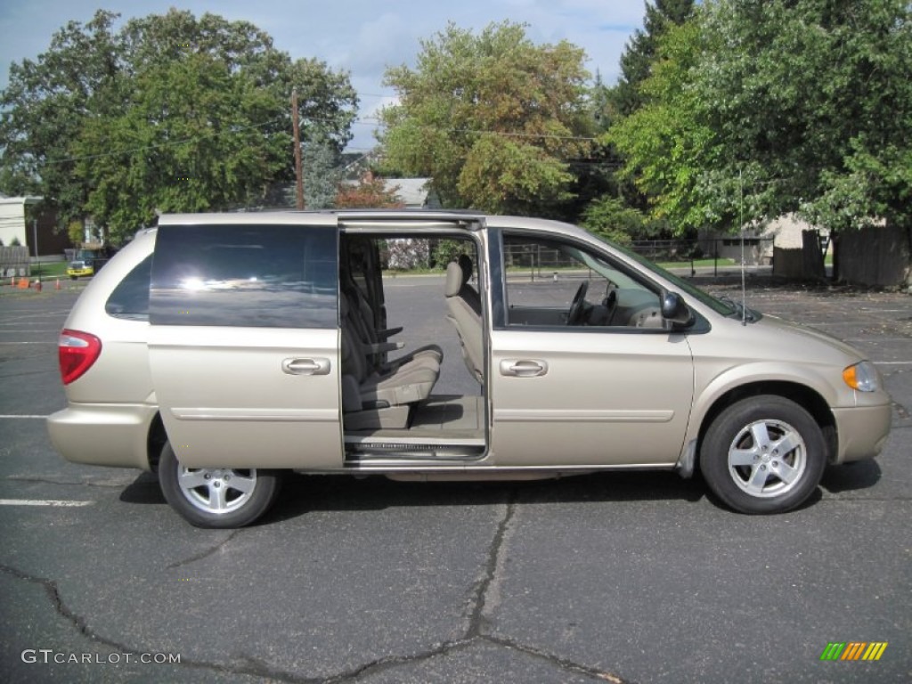 2007 Grand Caravan SXT - Linen Gold Metallic / Dark Khaki/Light Graystone photo #11
