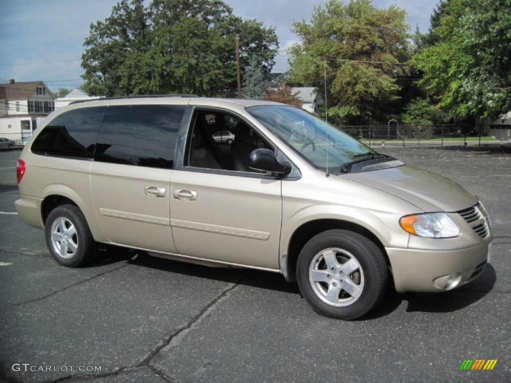 2007 Grand Caravan SXT - Linen Gold Metallic / Dark Khaki/Light Graystone photo #12