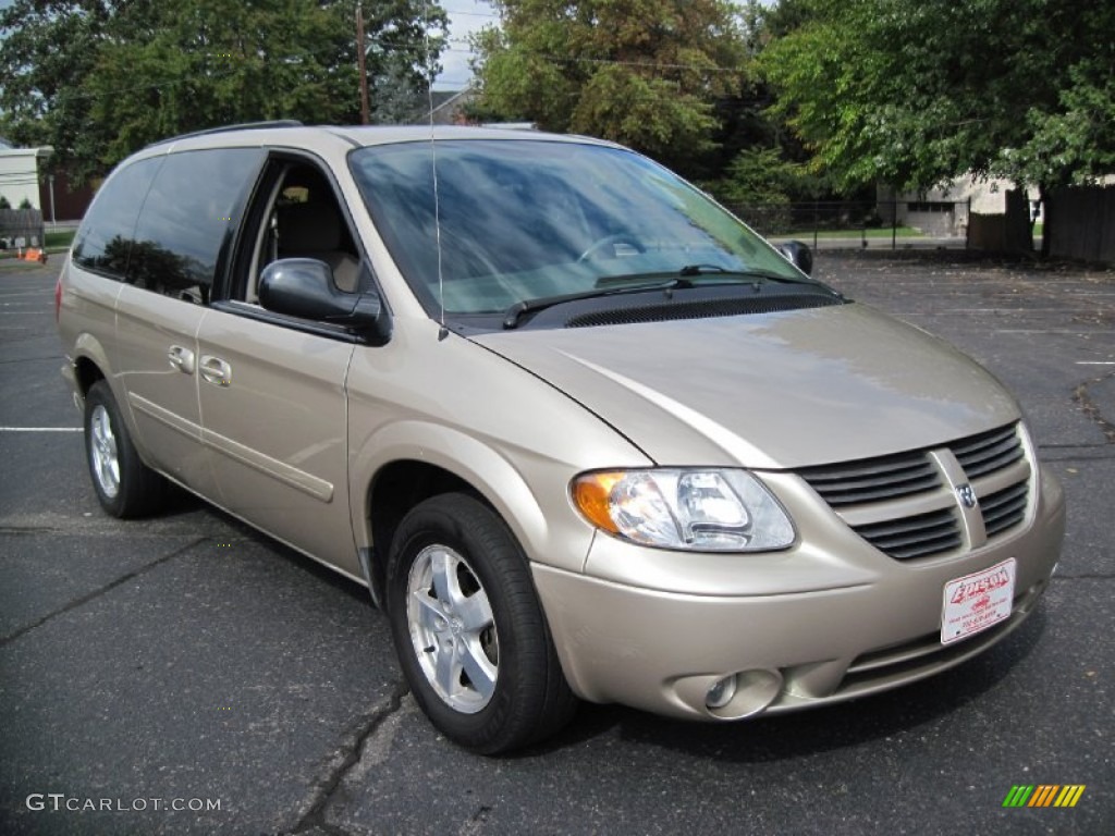 2007 Grand Caravan SXT - Linen Gold Metallic / Dark Khaki/Light Graystone photo #13