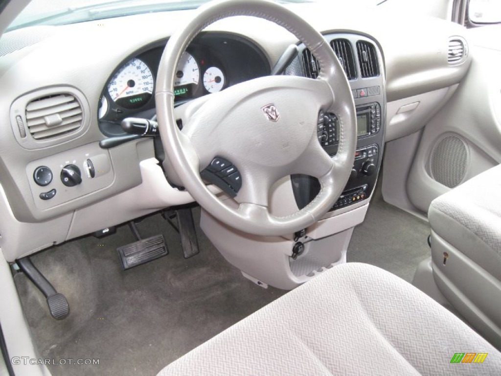 2007 Grand Caravan SXT - Linen Gold Metallic / Dark Khaki/Light Graystone photo #17