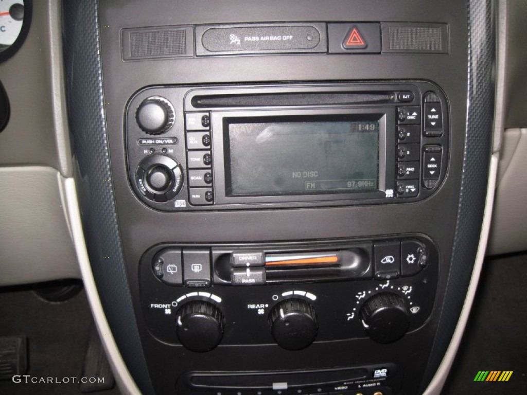 2007 Grand Caravan SXT - Linen Gold Metallic / Dark Khaki/Light Graystone photo #23