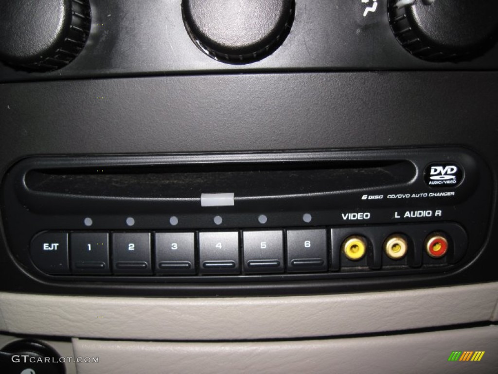 2007 Grand Caravan SXT - Linen Gold Metallic / Dark Khaki/Light Graystone photo #24