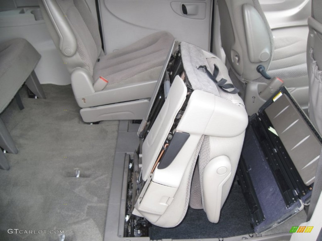 2007 Grand Caravan SXT - Linen Gold Metallic / Dark Khaki/Light Graystone photo #28