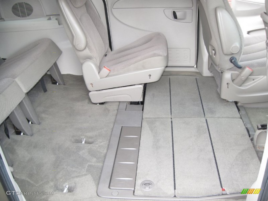 2007 Grand Caravan SXT - Linen Gold Metallic / Dark Khaki/Light Graystone photo #29