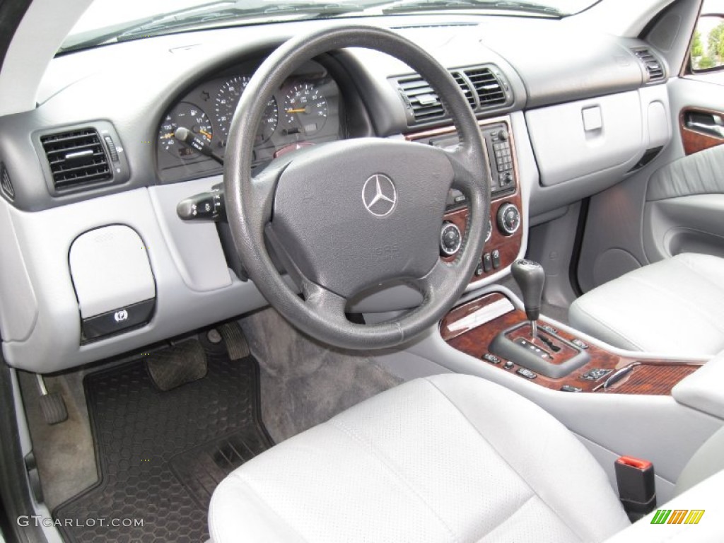 2003 Mercedes-Benz ML 320 4Matic Dashboard Photos