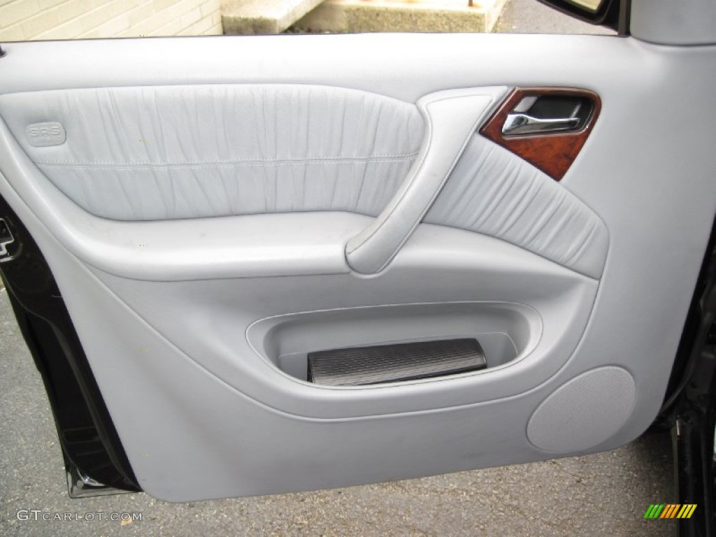 2003 Mercedes-Benz ML 320 4Matic Ash Door Panel Photo #56634813