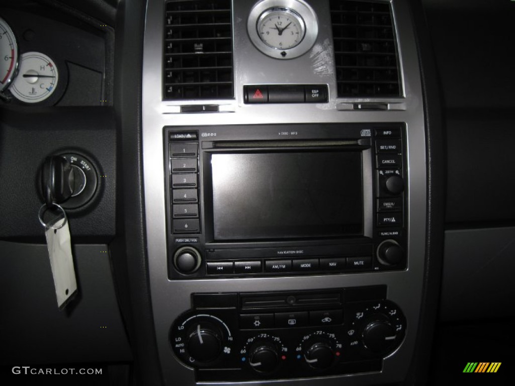 2005 300 C HEMI AWD - Cool Vanilla / Dark Slate Gray/Medium Slate Gray photo #21