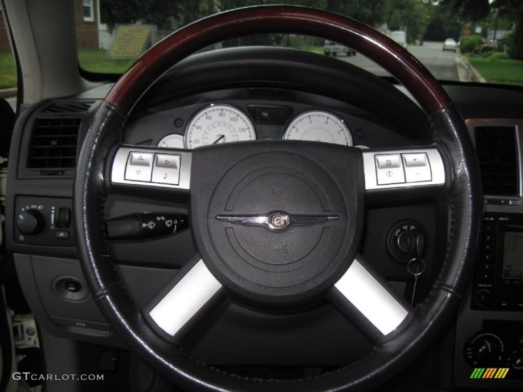 2005 Chrysler 300 C HEMI AWD Steering Wheel Photos