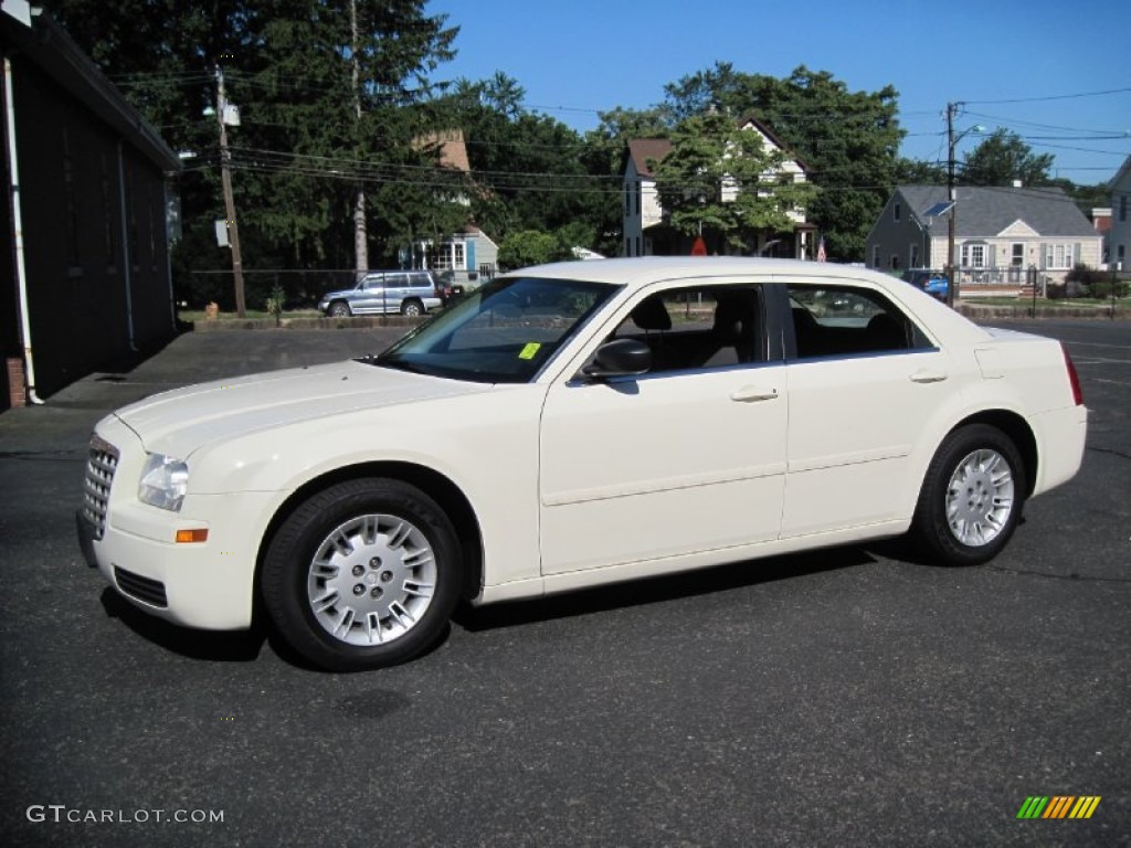 Cool Vanilla Chrysler 300