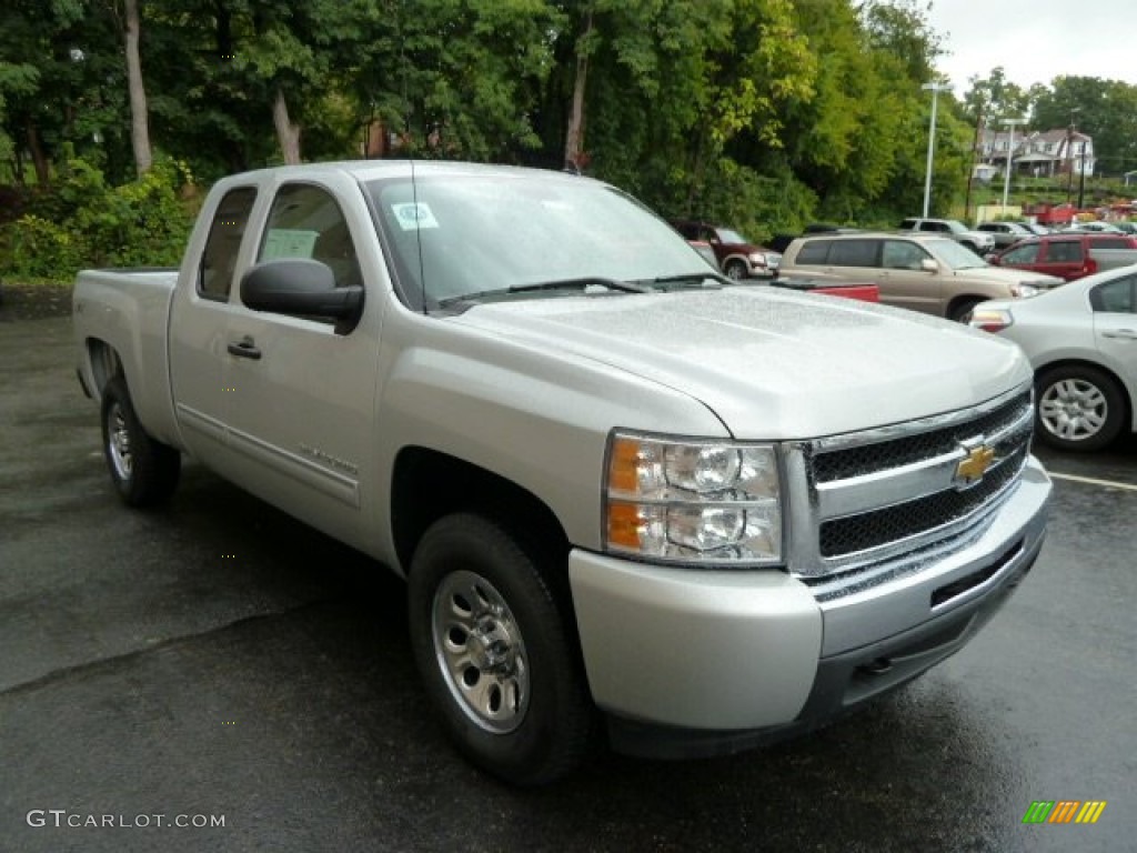 2011 Silverado 1500 LS Extended Cab 4x4 - Sheer Silver Metallic / Dark Titanium photo #6