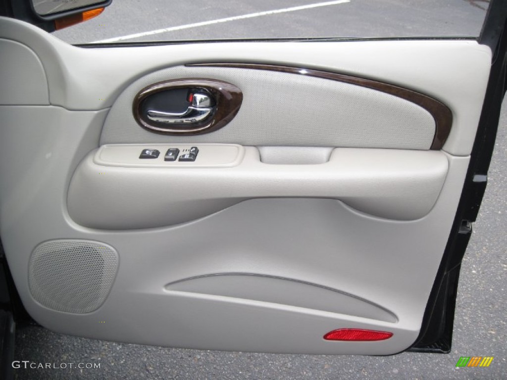 2004 Rainier CXL AWD - Black / Medium Pewter photo #28