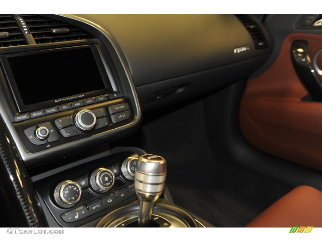 2011 Audi R8 5.2 FSI quattro Controls Photo #56646534