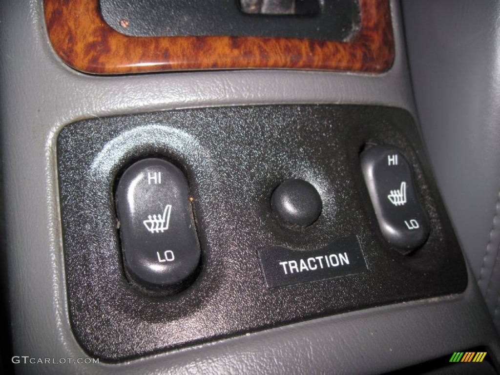 2002 Buick Regal GS Controls Photo #56650626