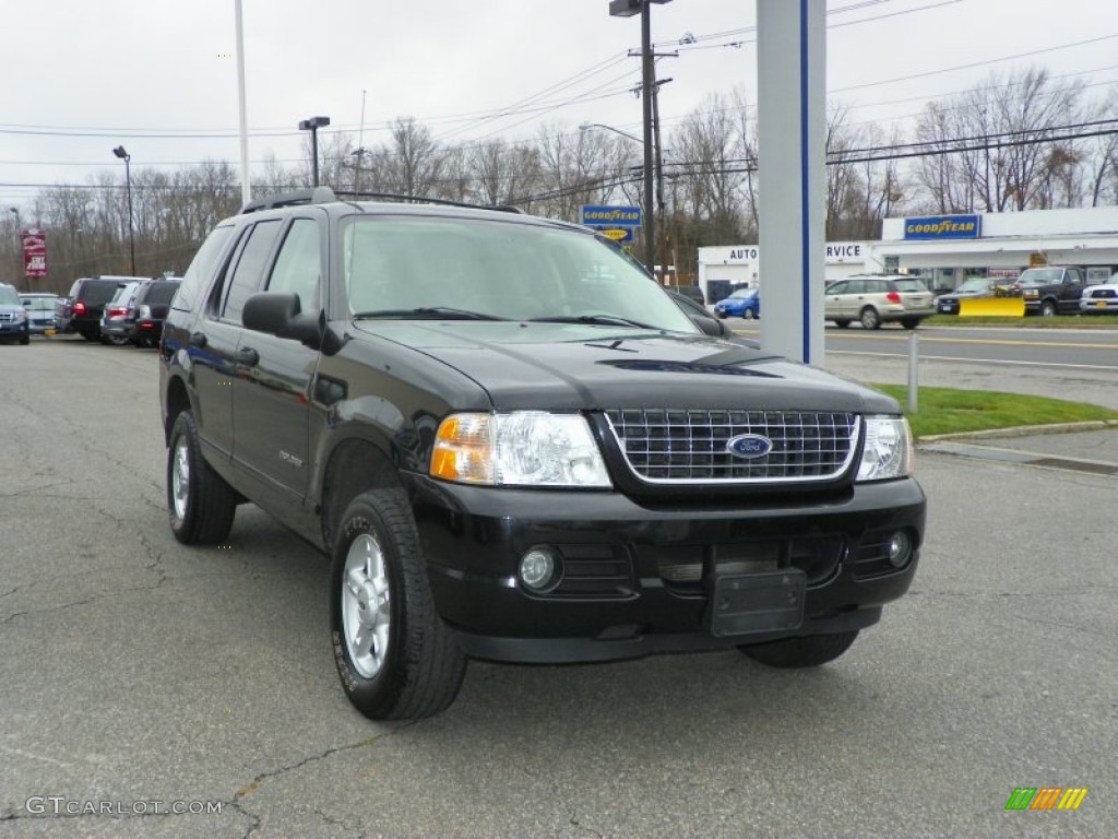 2005 Explorer XLT 4x4 - Black / Medium Parchment photo #2