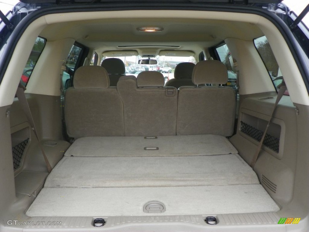 2005 Explorer XLT 4x4 - Black / Medium Parchment photo #10