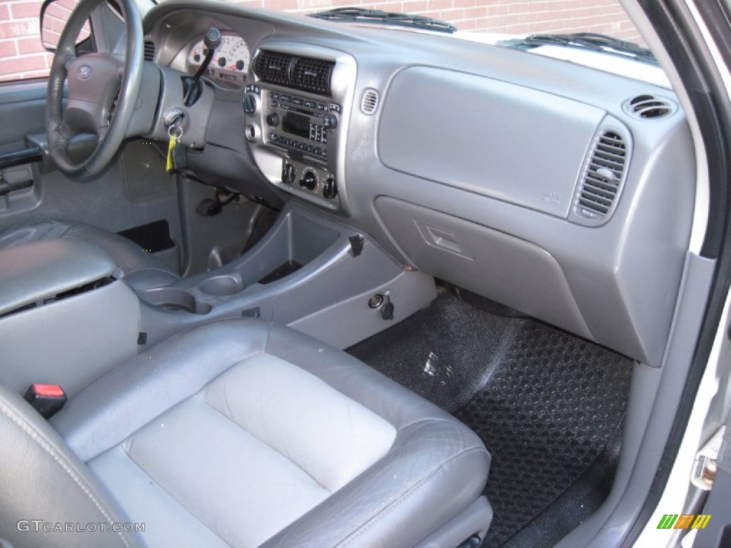 2005 Explorer Sport Trac XLT 4x4 - Oxford White / Medium Dark Flint photo #16