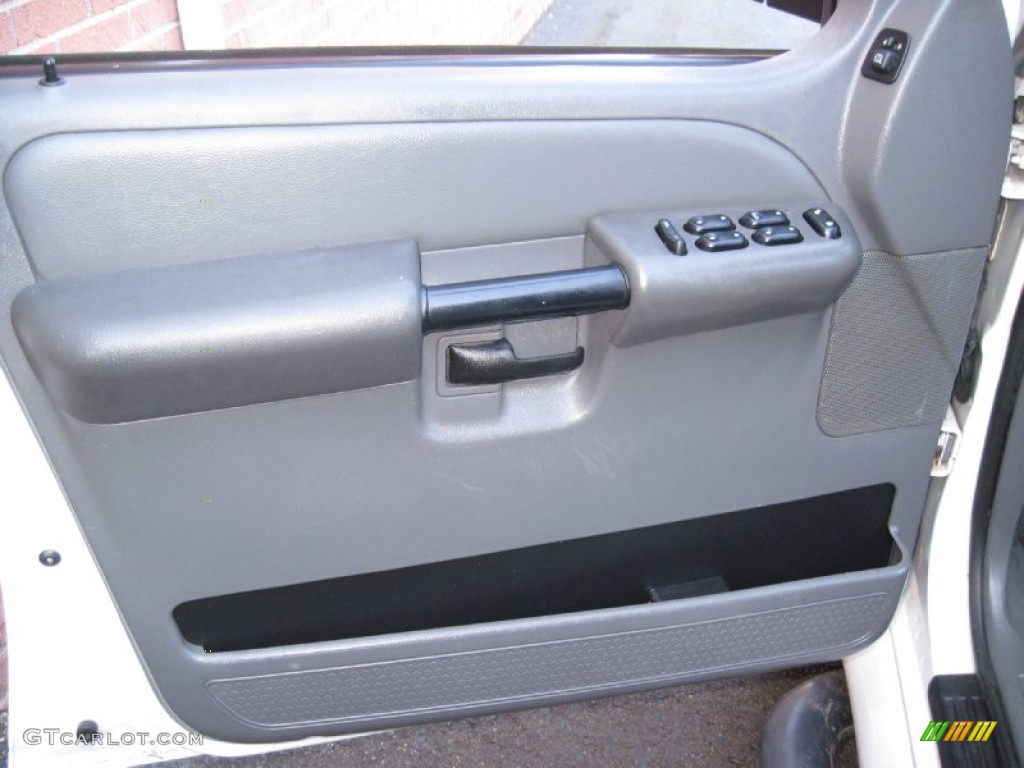 2005 Explorer Sport Trac XLT 4x4 - Oxford White / Medium Dark Flint photo #27