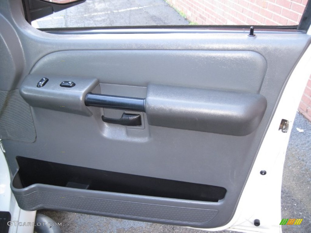 2005 Explorer Sport Trac XLT 4x4 - Oxford White / Medium Dark Flint photo #28