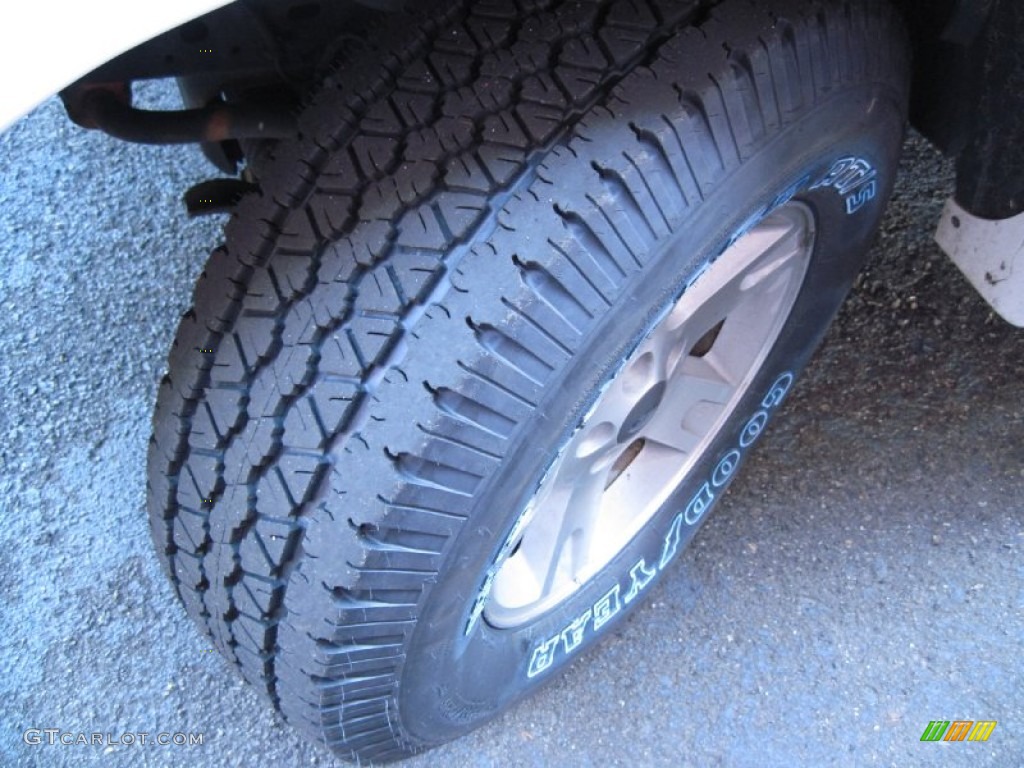 2005 Explorer Sport Trac XLT 4x4 - Oxford White / Medium Dark Flint photo #31